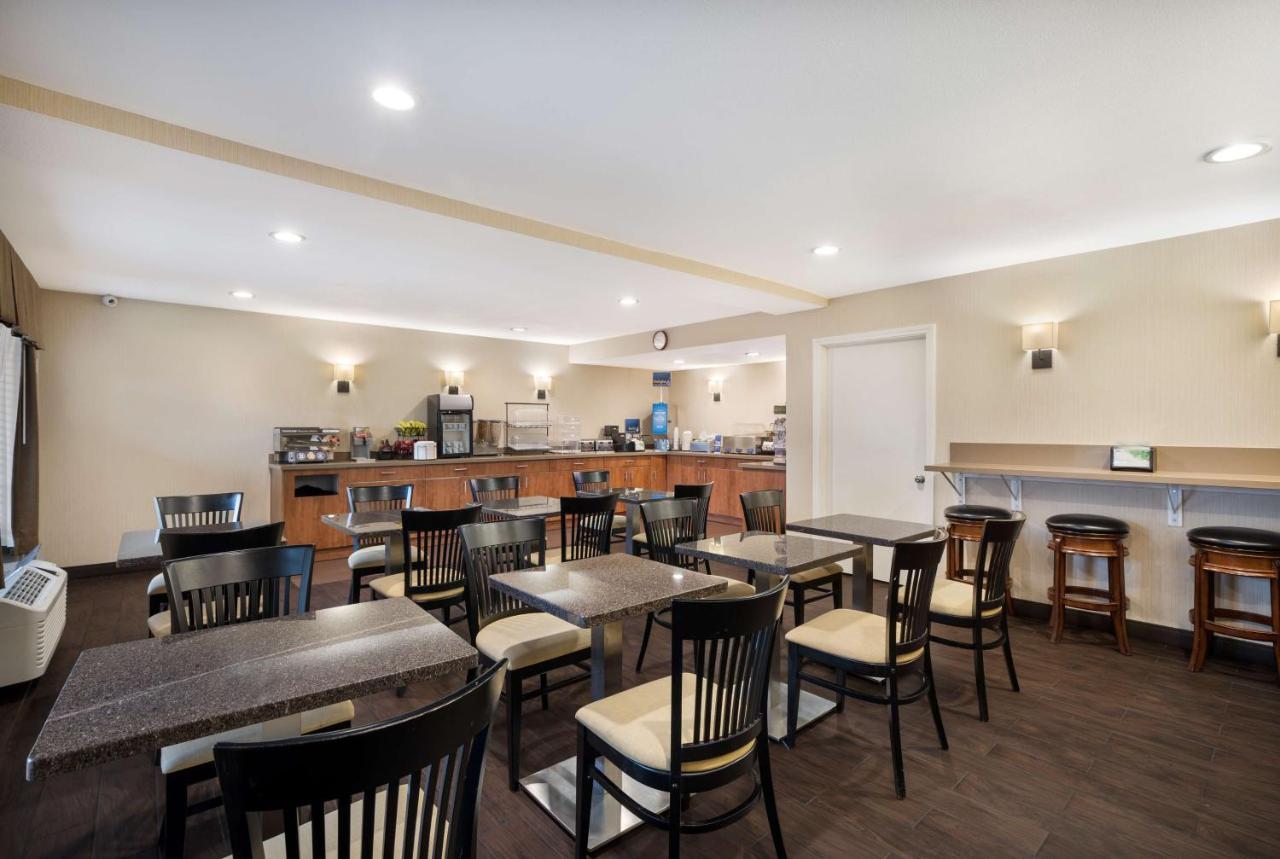 Best Western Norwalk Inn Экстерьер фото