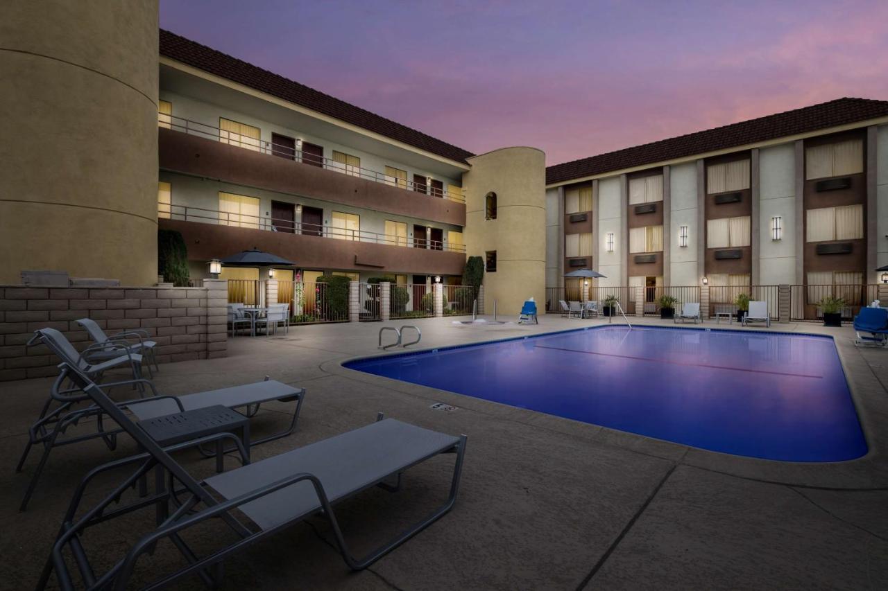 Best Western Norwalk Inn Экстерьер фото