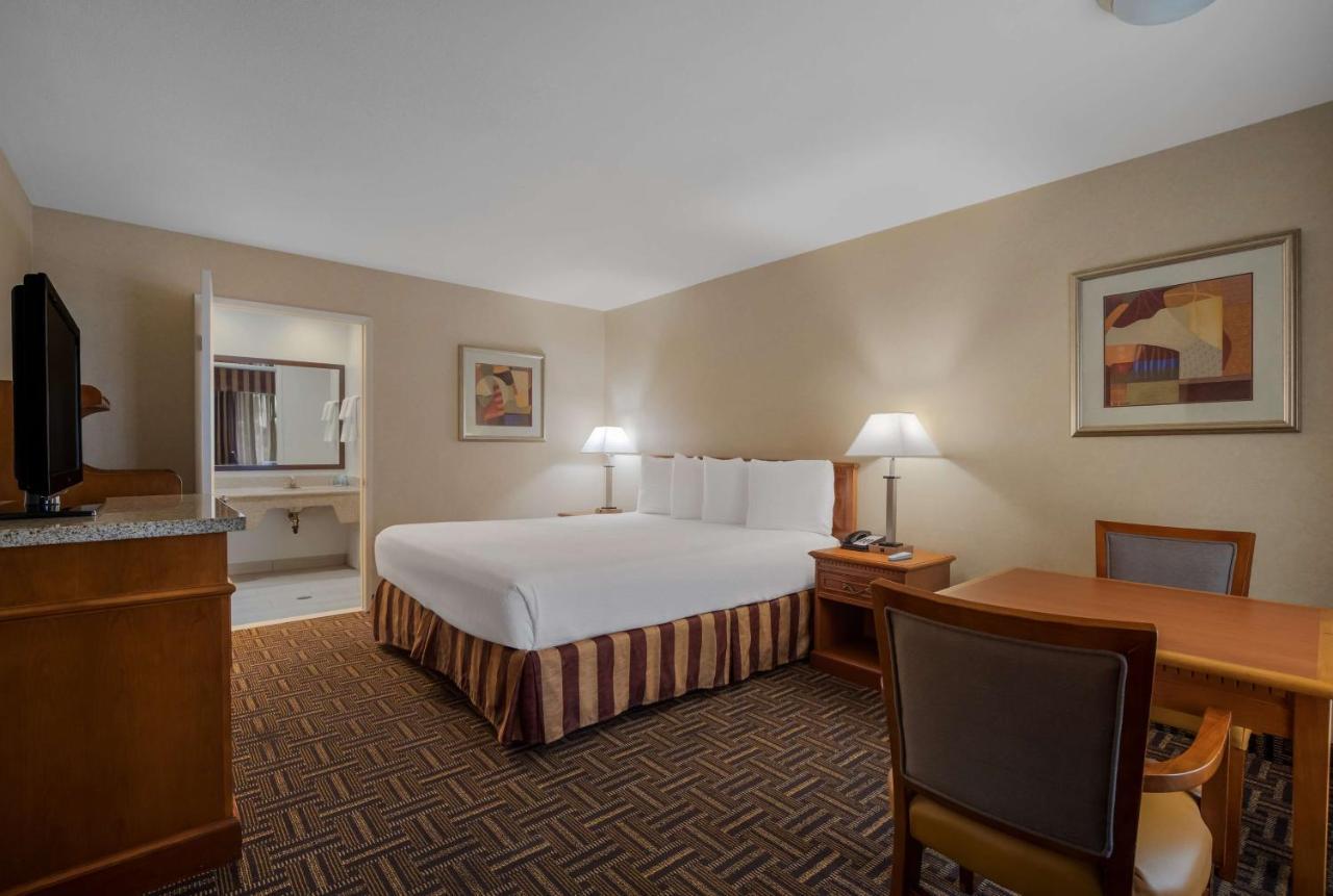 Best Western Norwalk Inn Экстерьер фото