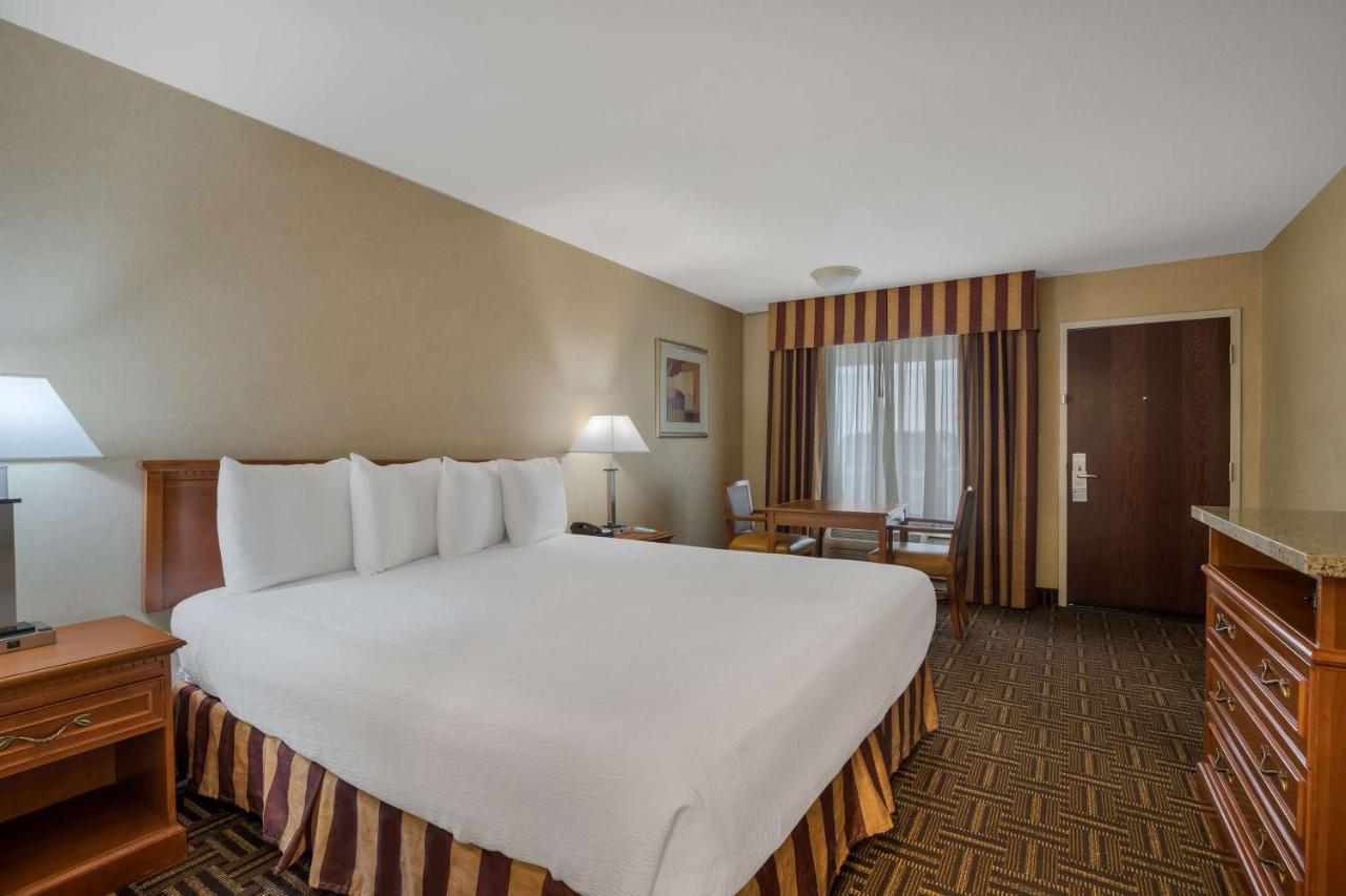 Best Western Norwalk Inn Экстерьер фото
