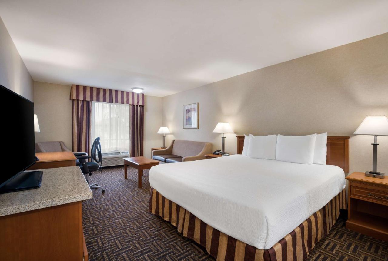 Best Western Norwalk Inn Экстерьер фото