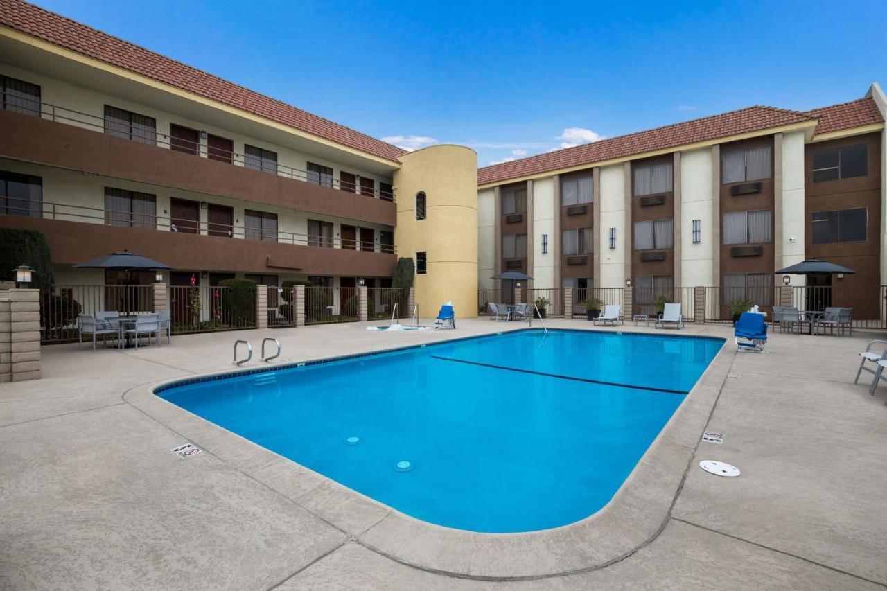 Best Western Norwalk Inn Экстерьер фото