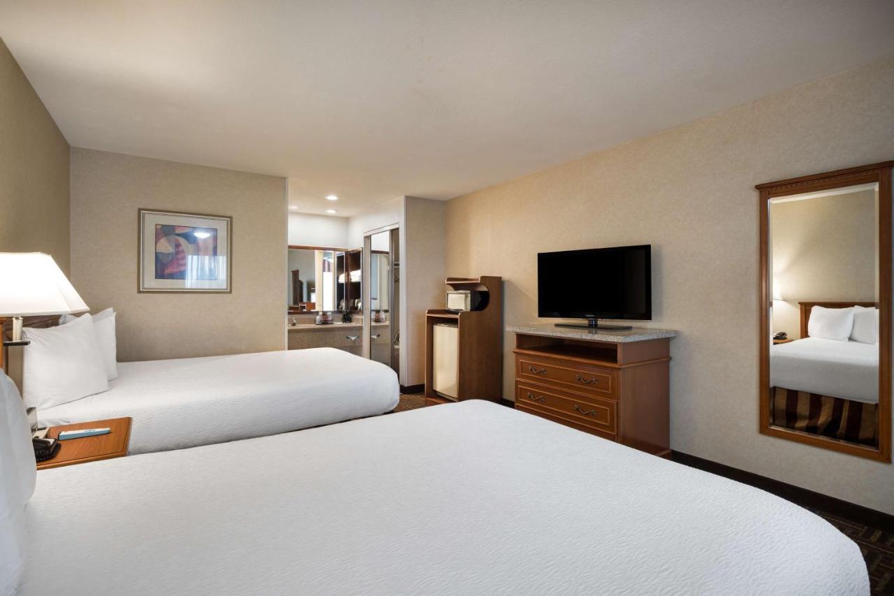 Best Western Norwalk Inn Экстерьер фото