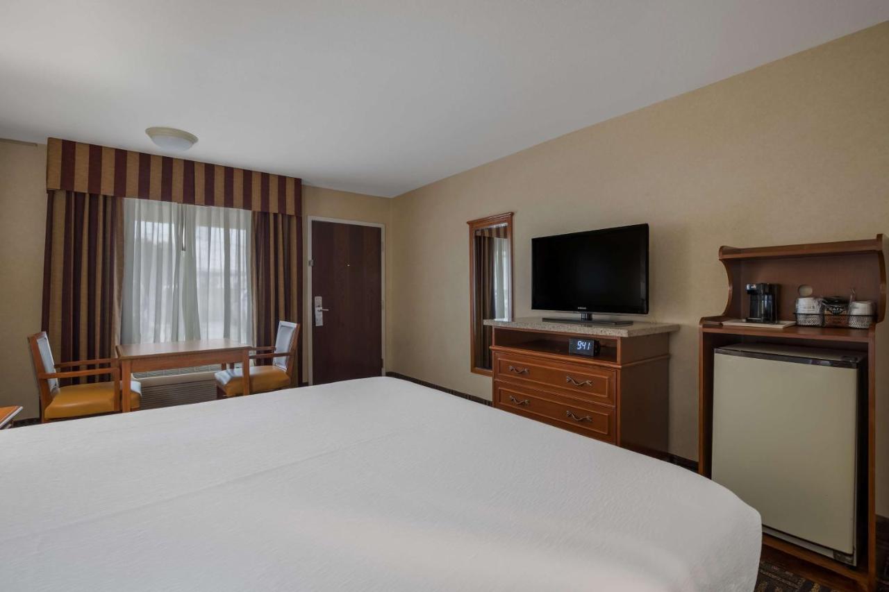 Best Western Norwalk Inn Экстерьер фото