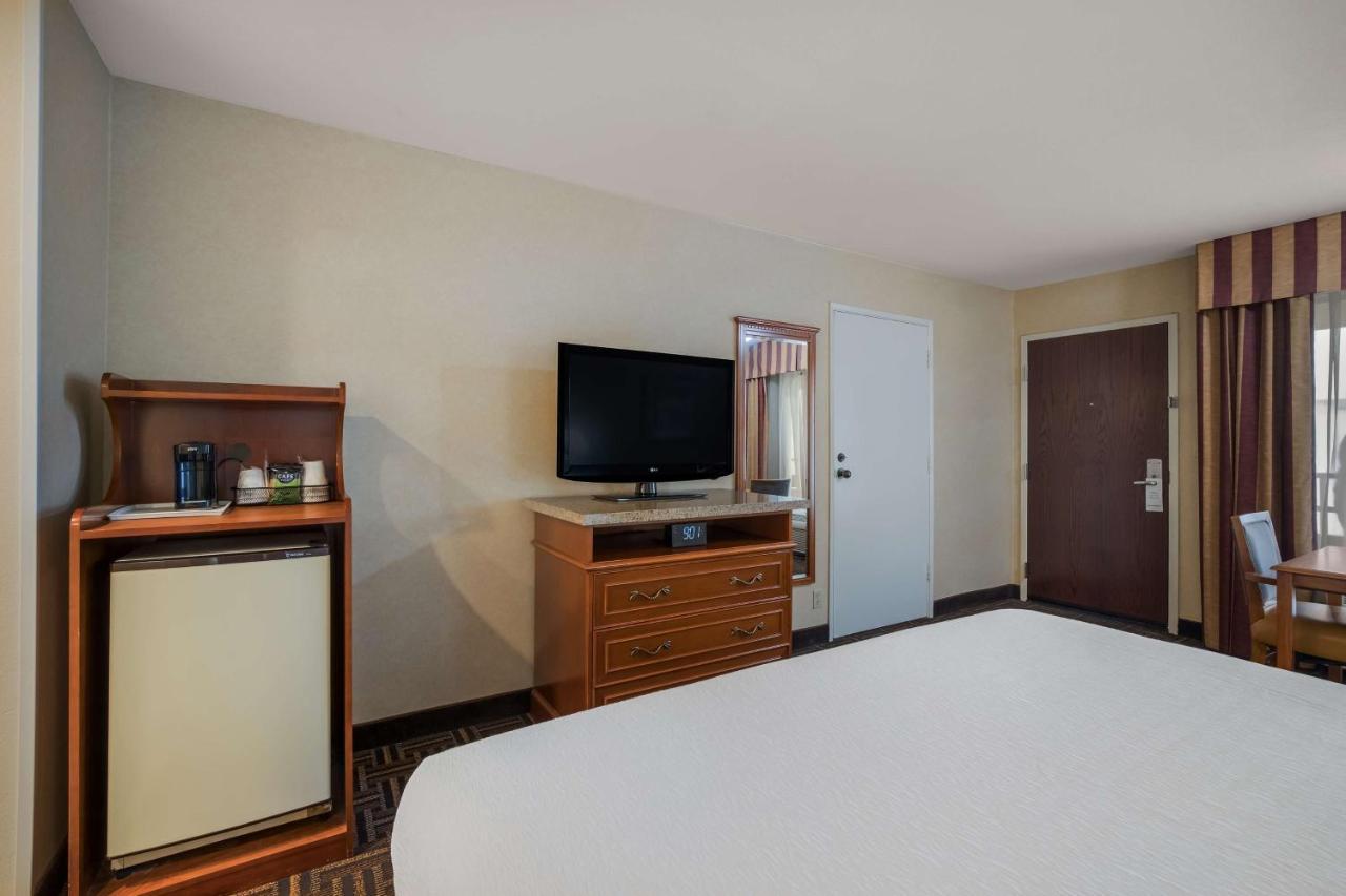 Best Western Norwalk Inn Экстерьер фото