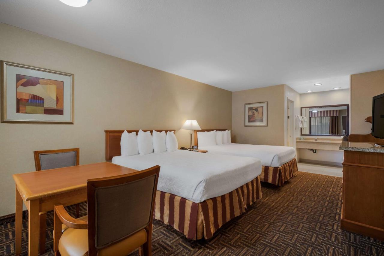Best Western Norwalk Inn Экстерьер фото