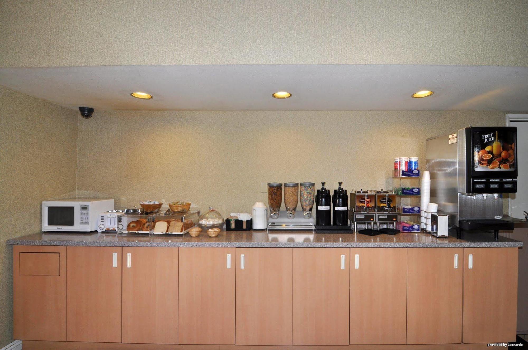 Best Western Norwalk Inn Экстерьер фото