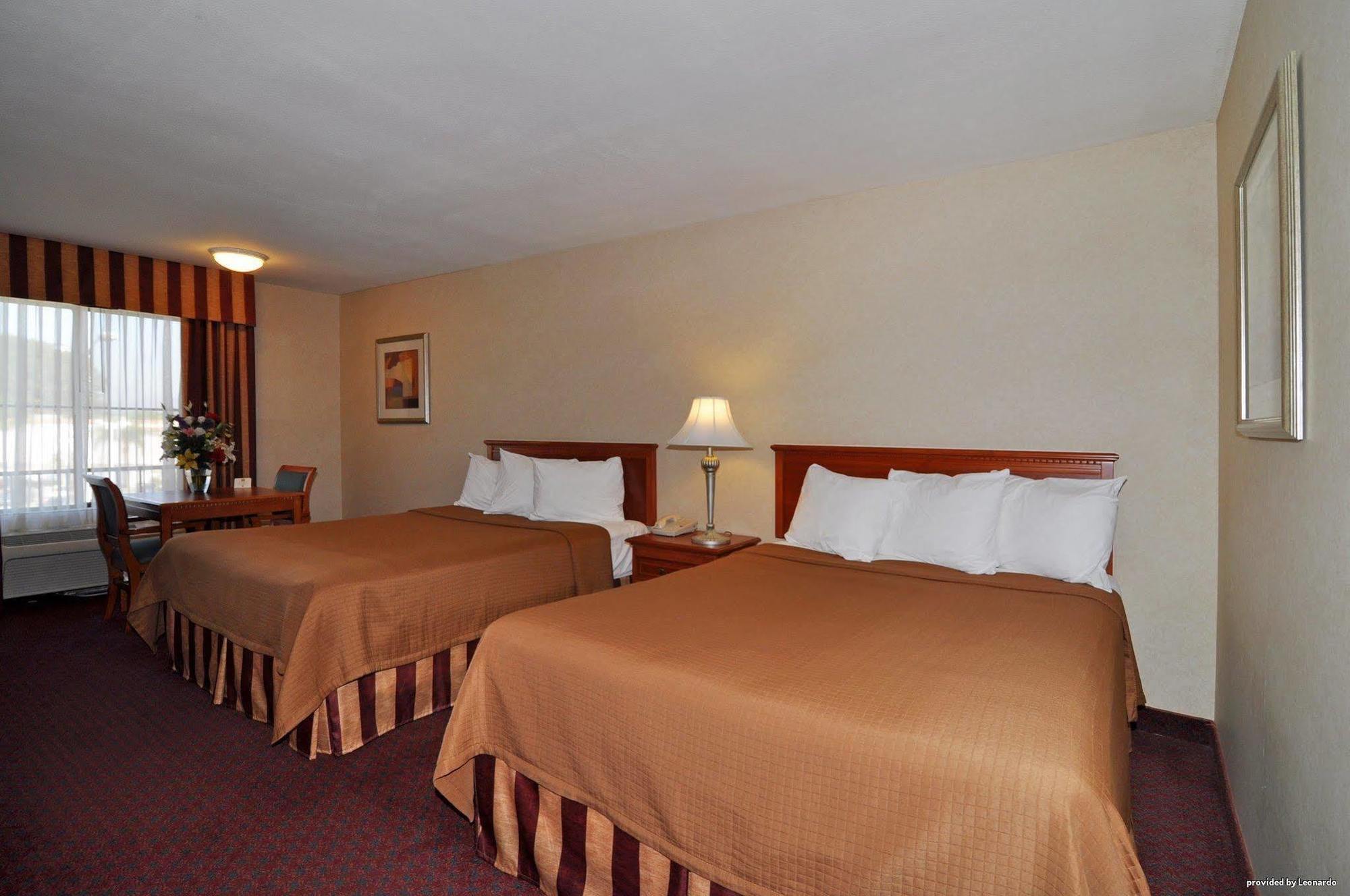 Best Western Norwalk Inn Экстерьер фото