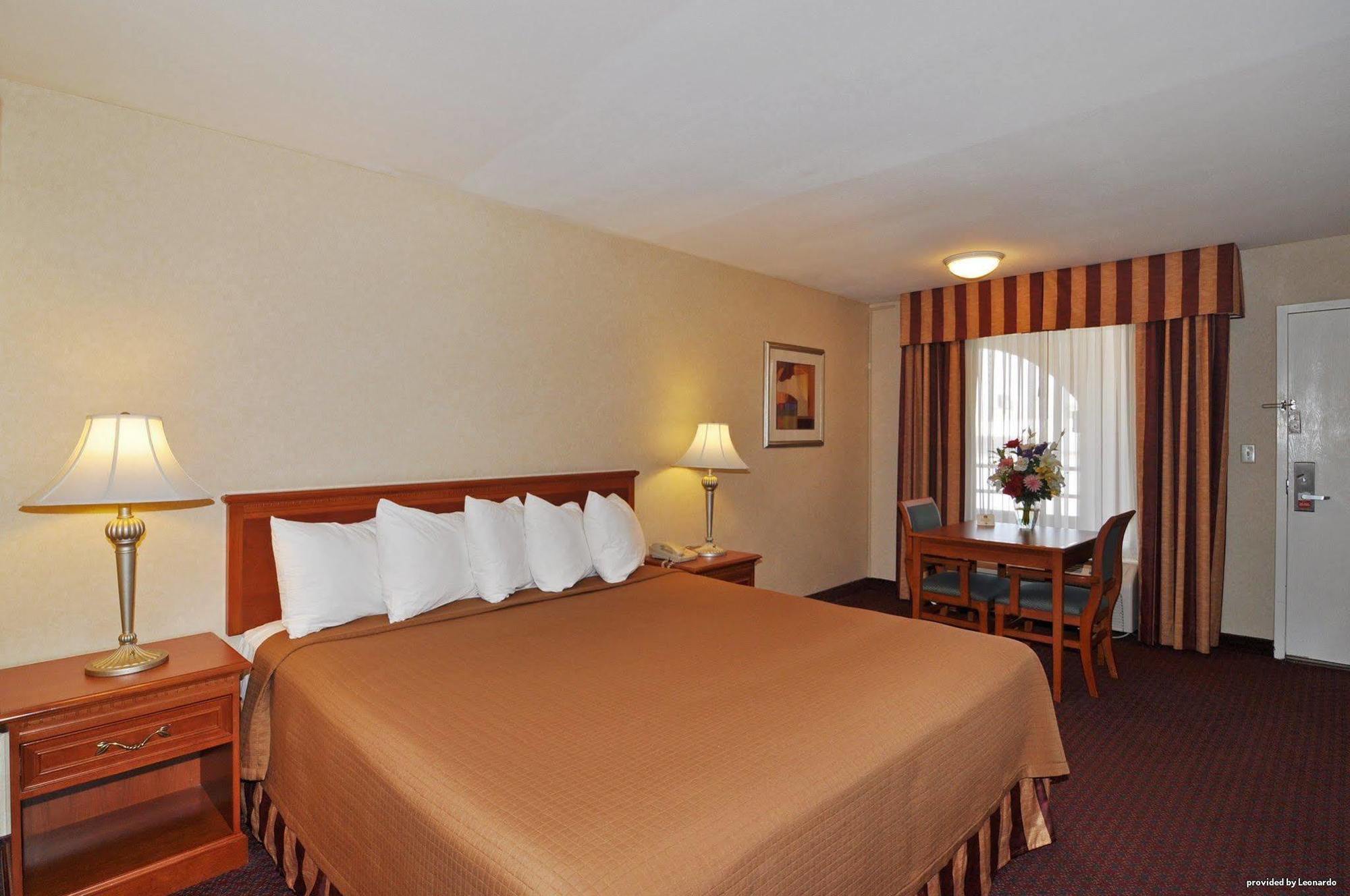 Best Western Norwalk Inn Экстерьер фото