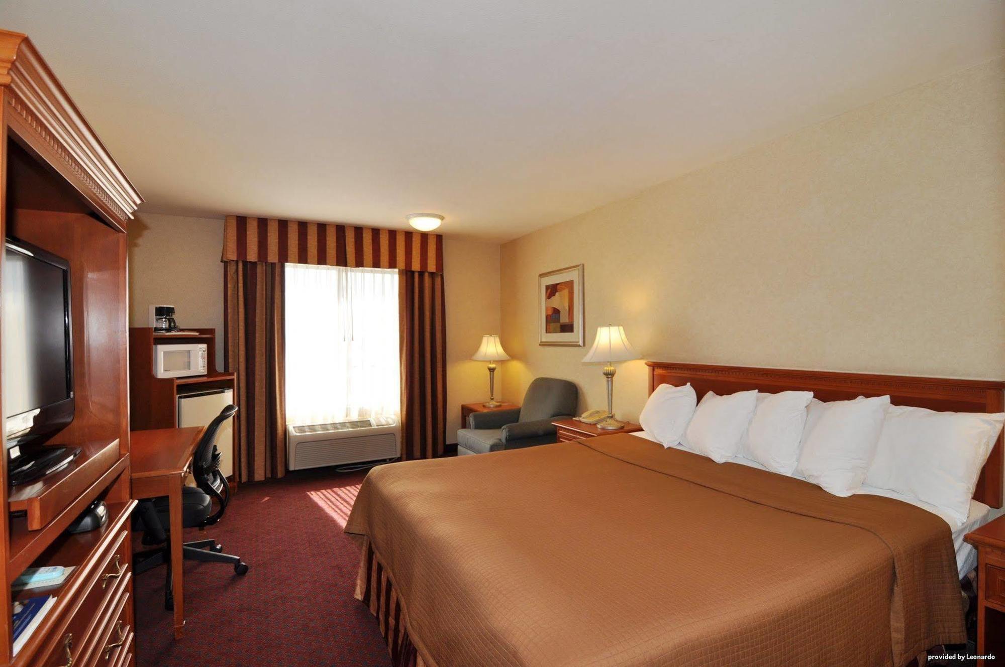 Best Western Norwalk Inn Экстерьер фото